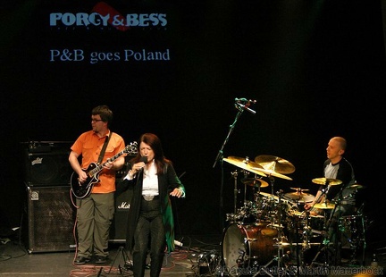 Tomek Krawczyk (guitar), Urszula Dudziak (vocals), 
Artur Lipinski (drums)